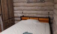 Двуспальная кровать и шкаф