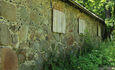 The Oginski estate in Zalesye, Амбар сложен из больших мурованых камней. Через окна доносится вкусный запах зерна.