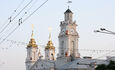 The Town Hall in Vitebsk, Ратуша и восстановленная Воскресенская церковь (слева) в Витебске 