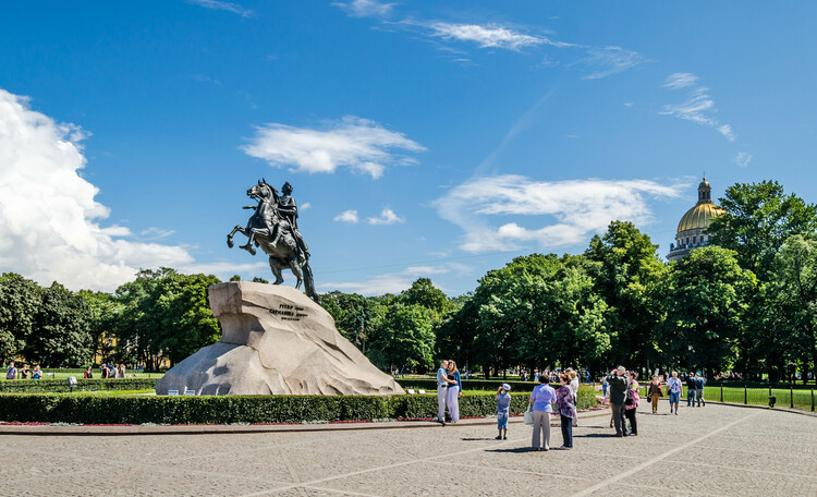 Парадные площади Петербурга