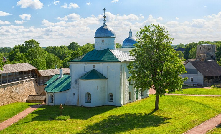 Старый Изборск: «Железный град»