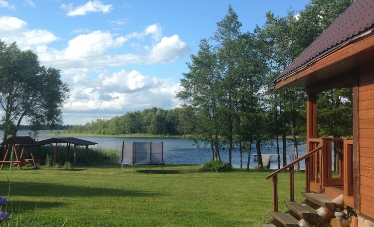 Бужанка дом на берегу озера