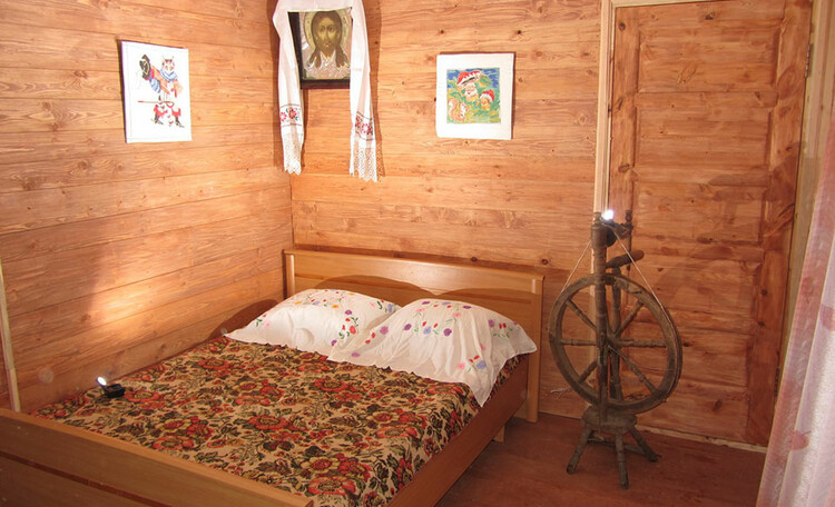 Усадьба «Востриковка». Дом №2. Отдельная комната с выходом к озеру