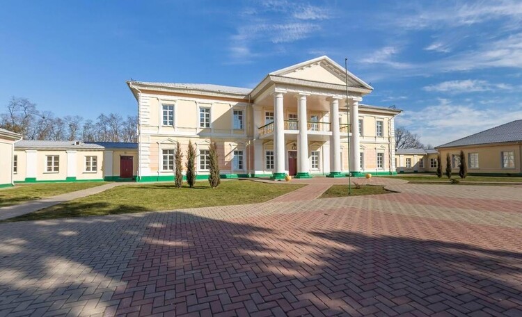 Усадебный дворец графини Е.В. Барановской.