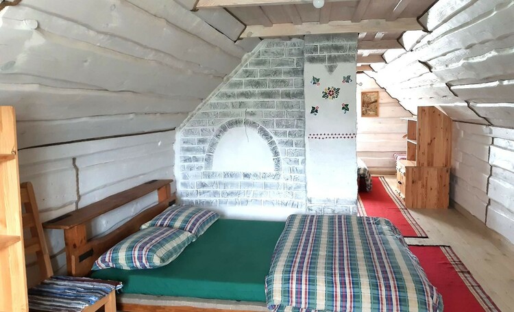 Sunny house in Belovezhskaya Pushcha