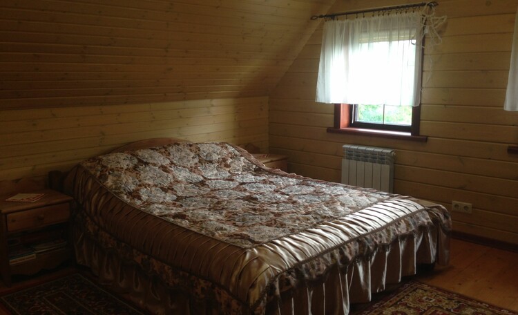 спальня, двуспальная кровать, возможна установка двух раскладных кроватей 