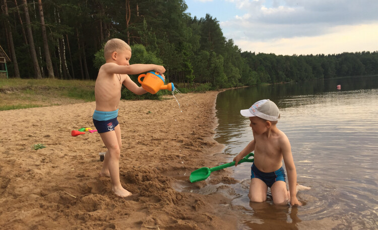 Игра у воды - лучшие детские впечатления!