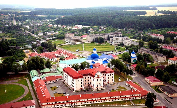 Жировичский монастырь 800м от усадьбы
