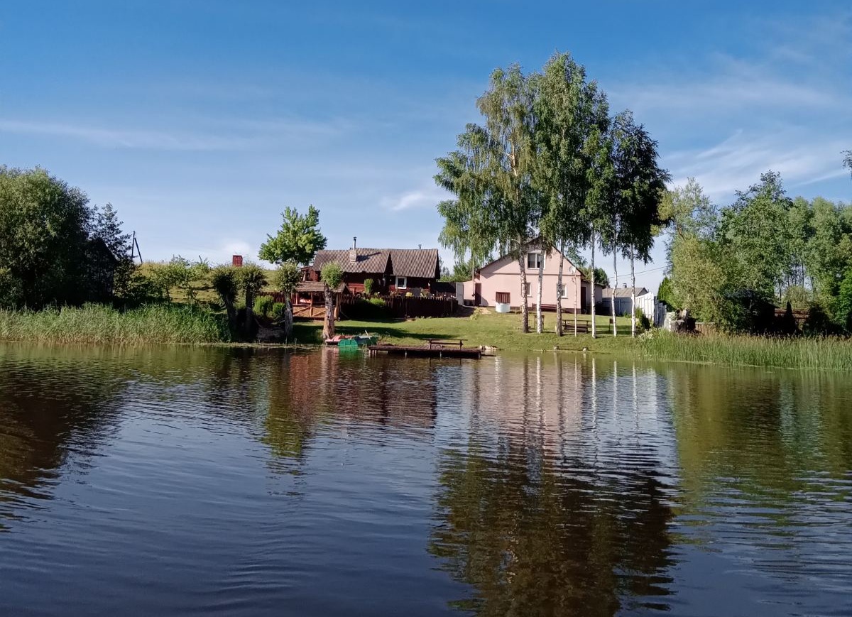 Озерный берег - на сутки в аренду - фото, цены, адрес - Озерный берег.  Снять коттедж, дом, усадьбу на сутки аг. Слободка, Браславский район,  Витебская область. Коттеджи, агроусадьбы на сутки в Беларуси