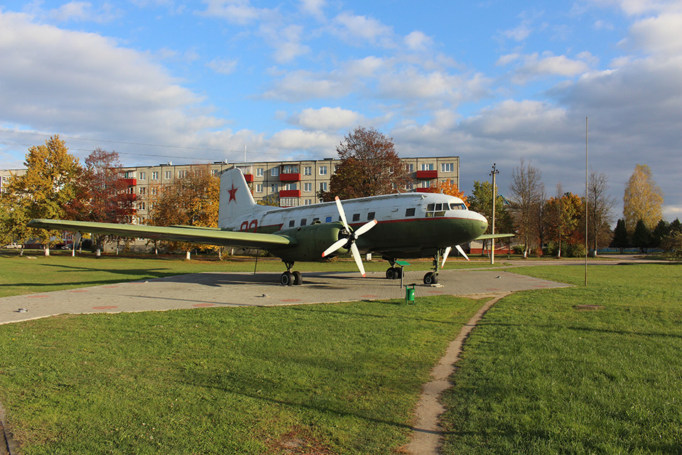 The monument of plane to the partisan airfield, Самолет-памятник партизанскому аэродрому в Бегомле