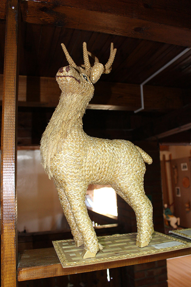 Museum of traditional culture in Braslav, Благородный олень из соломы 